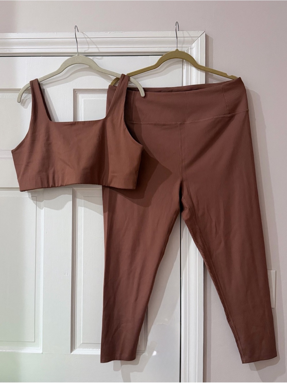 Girlfriend Collective SET Ribbed Crop Tank and High-Waist Leggings - Rust Brown